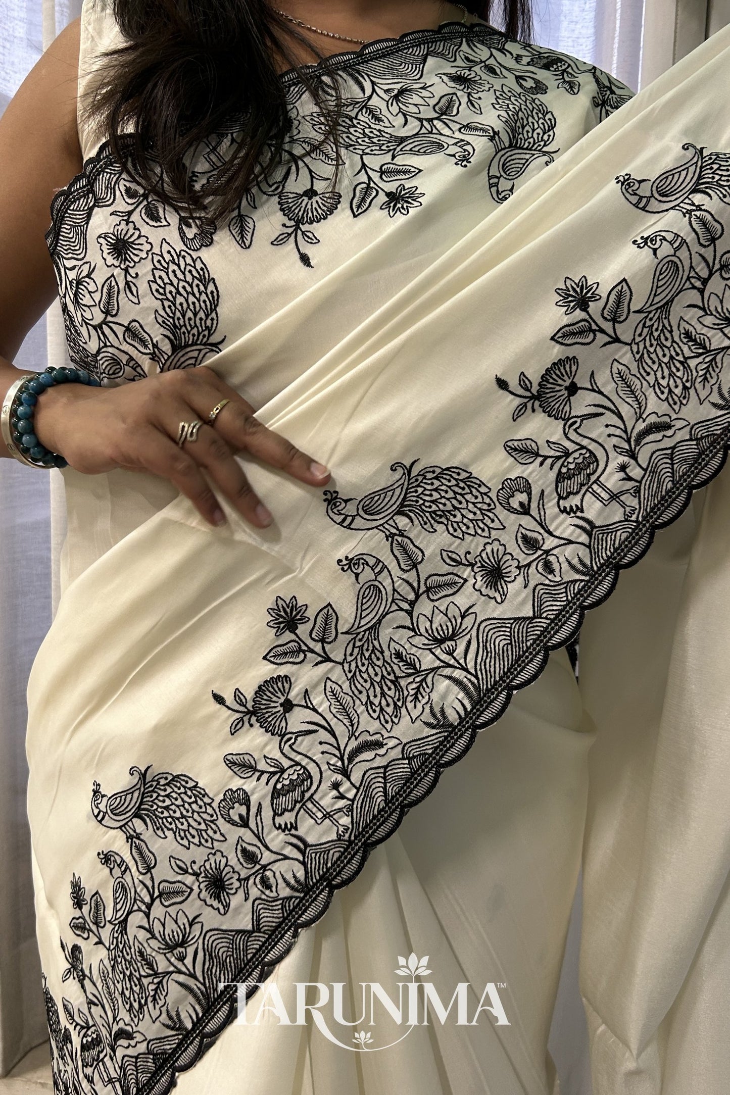 White Verse - pallu