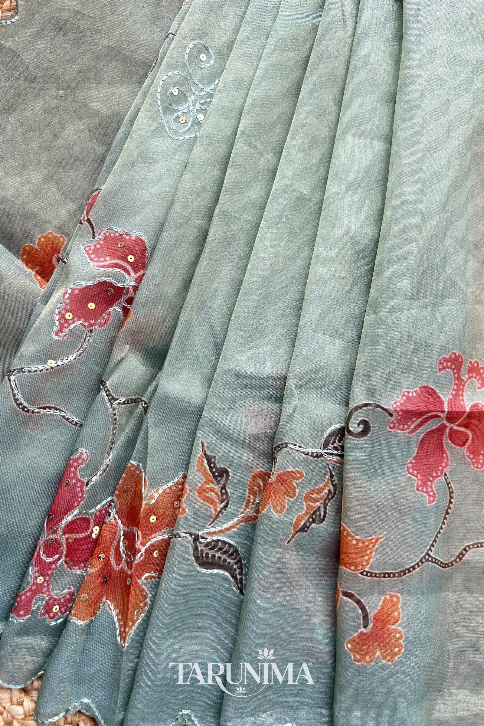 Soundarya scalloped border detail