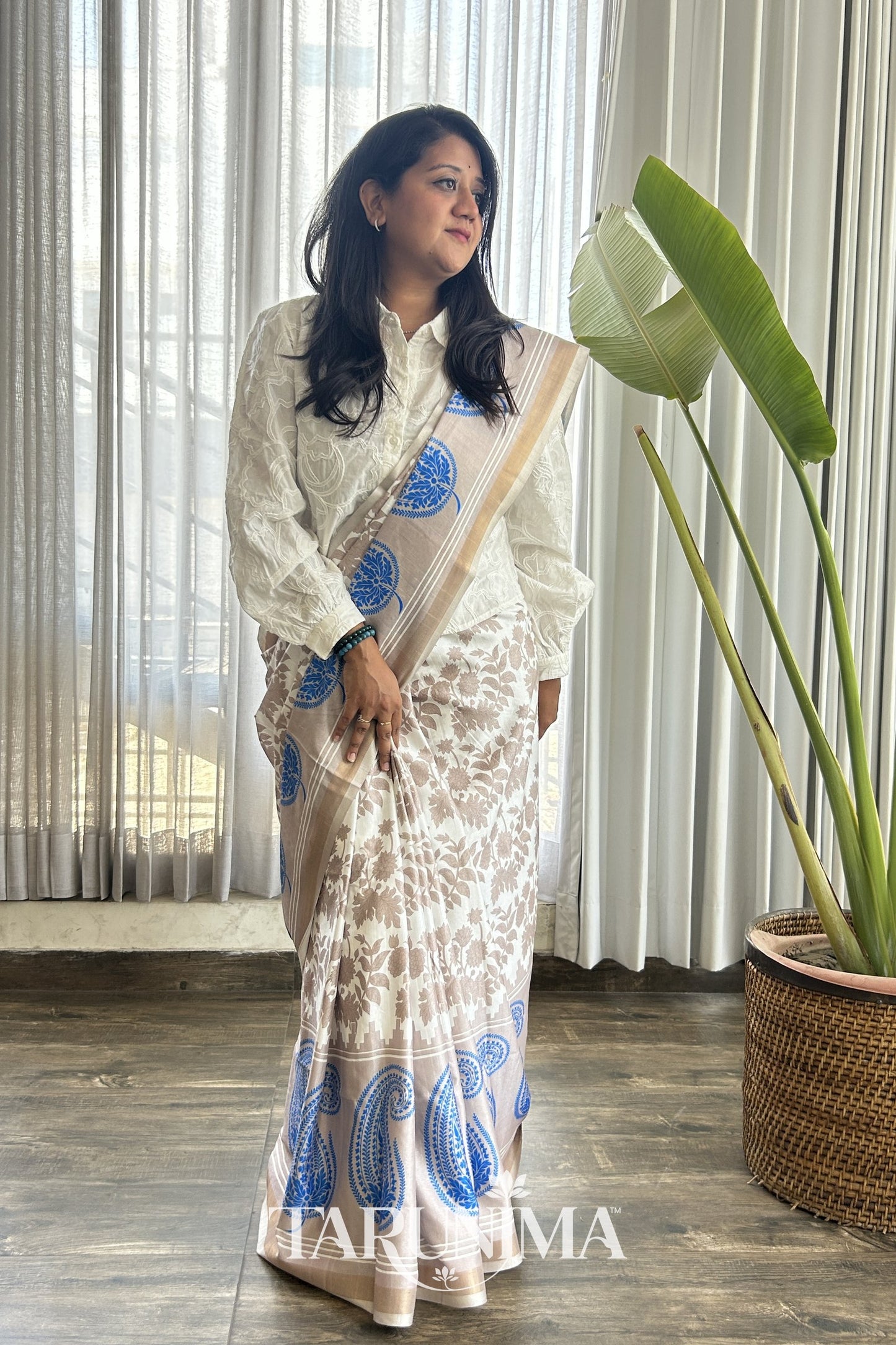 Aasma - paisley motif