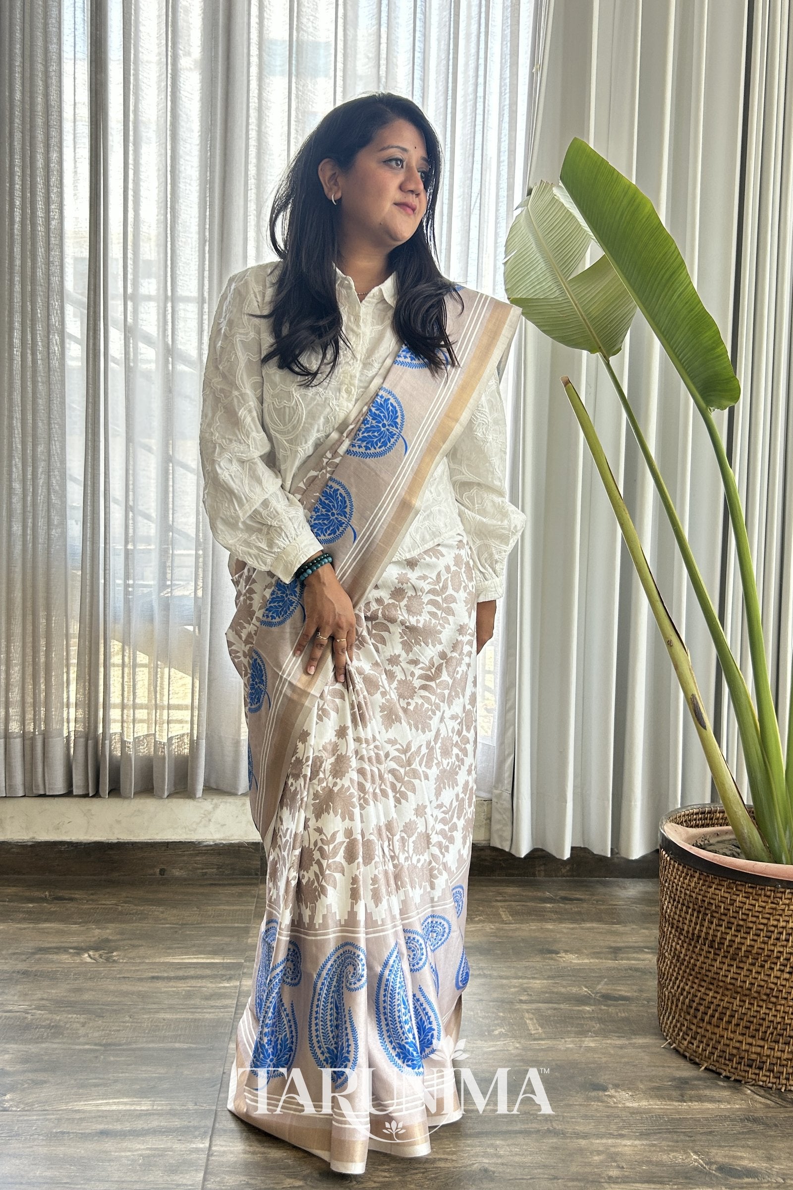 Aasma - paisley motif
