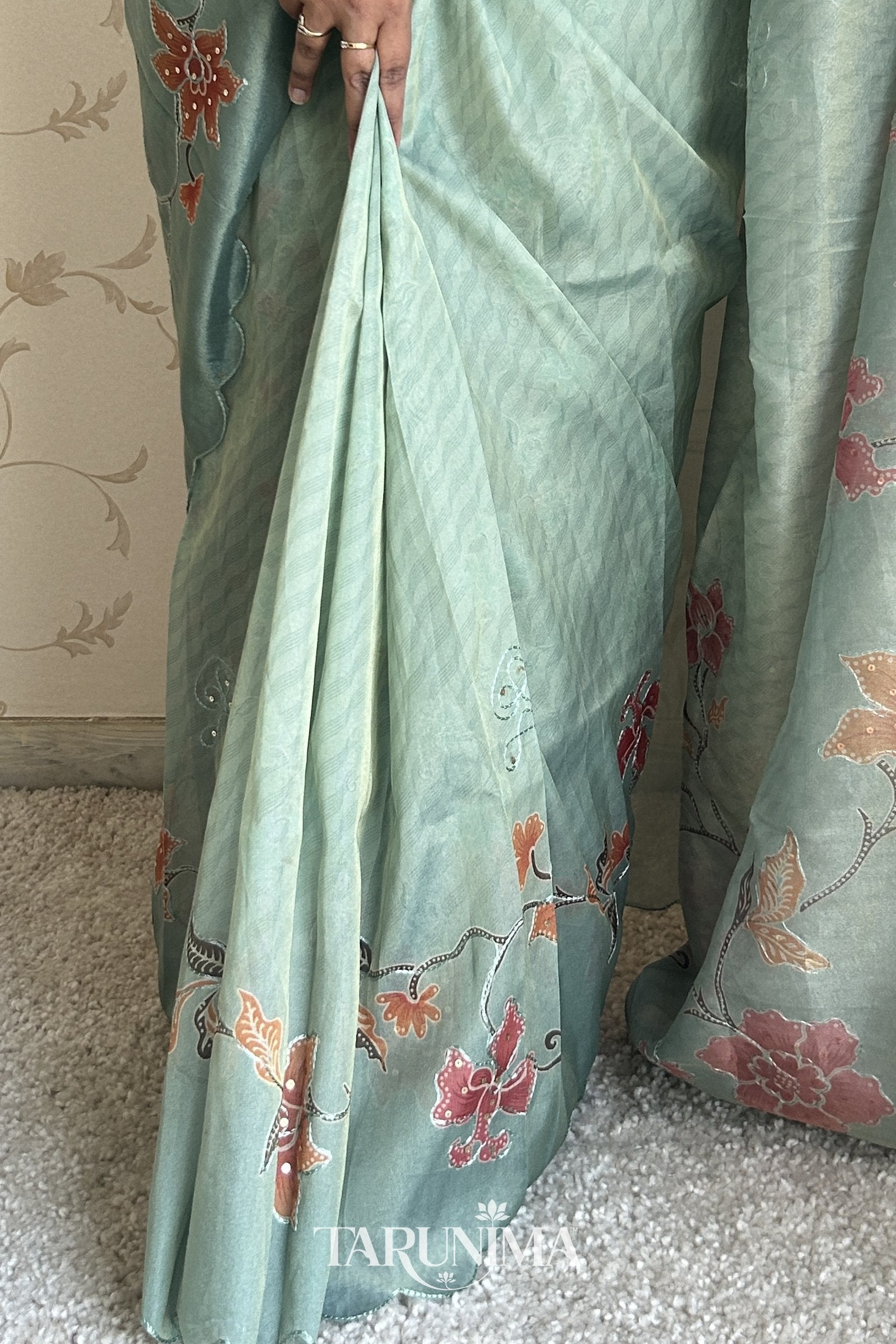 Soundarya floral motif