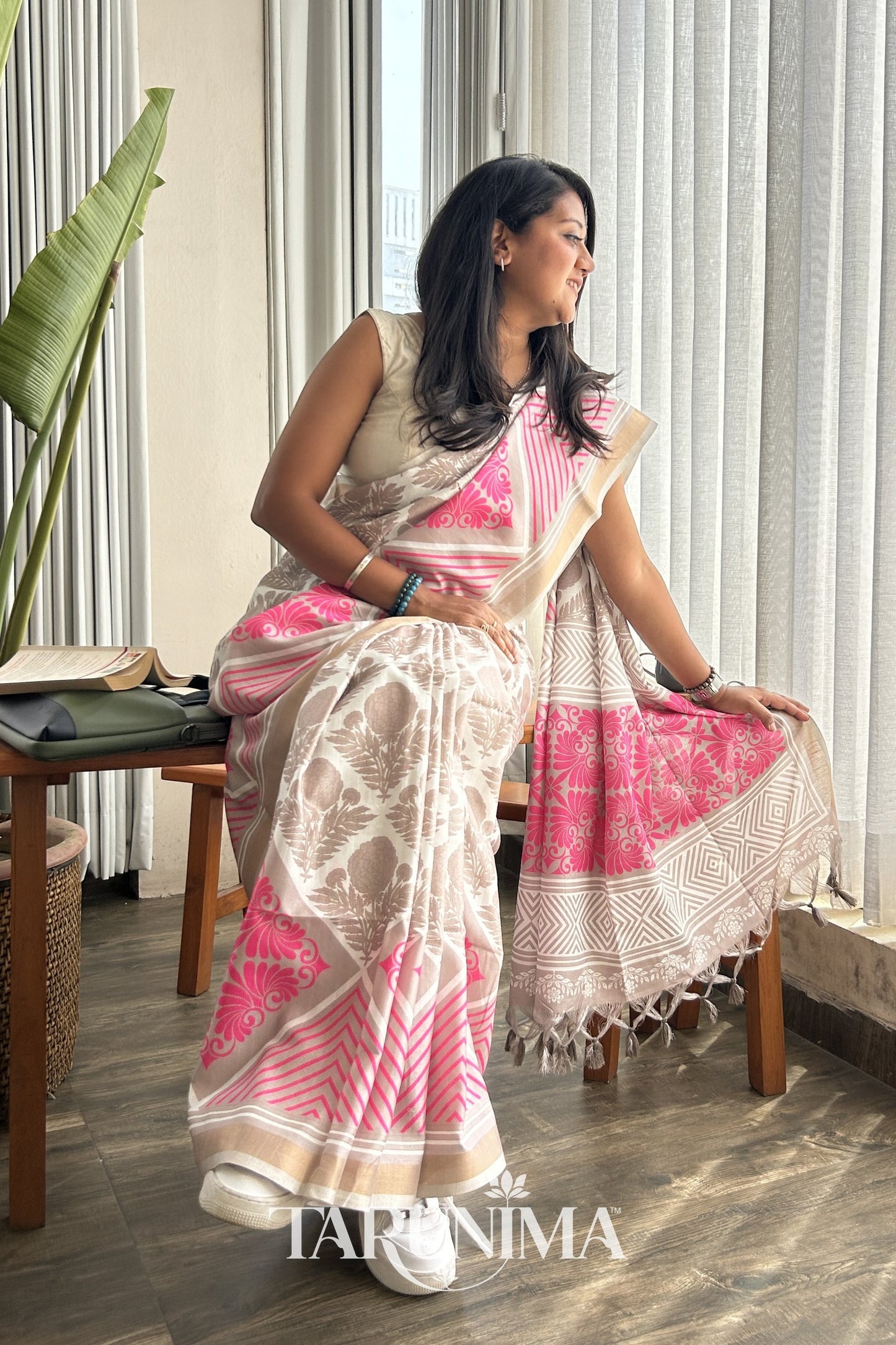 Naira - motif