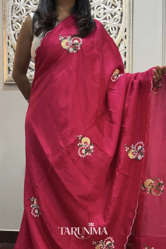 Gul Naar - model wearing saree