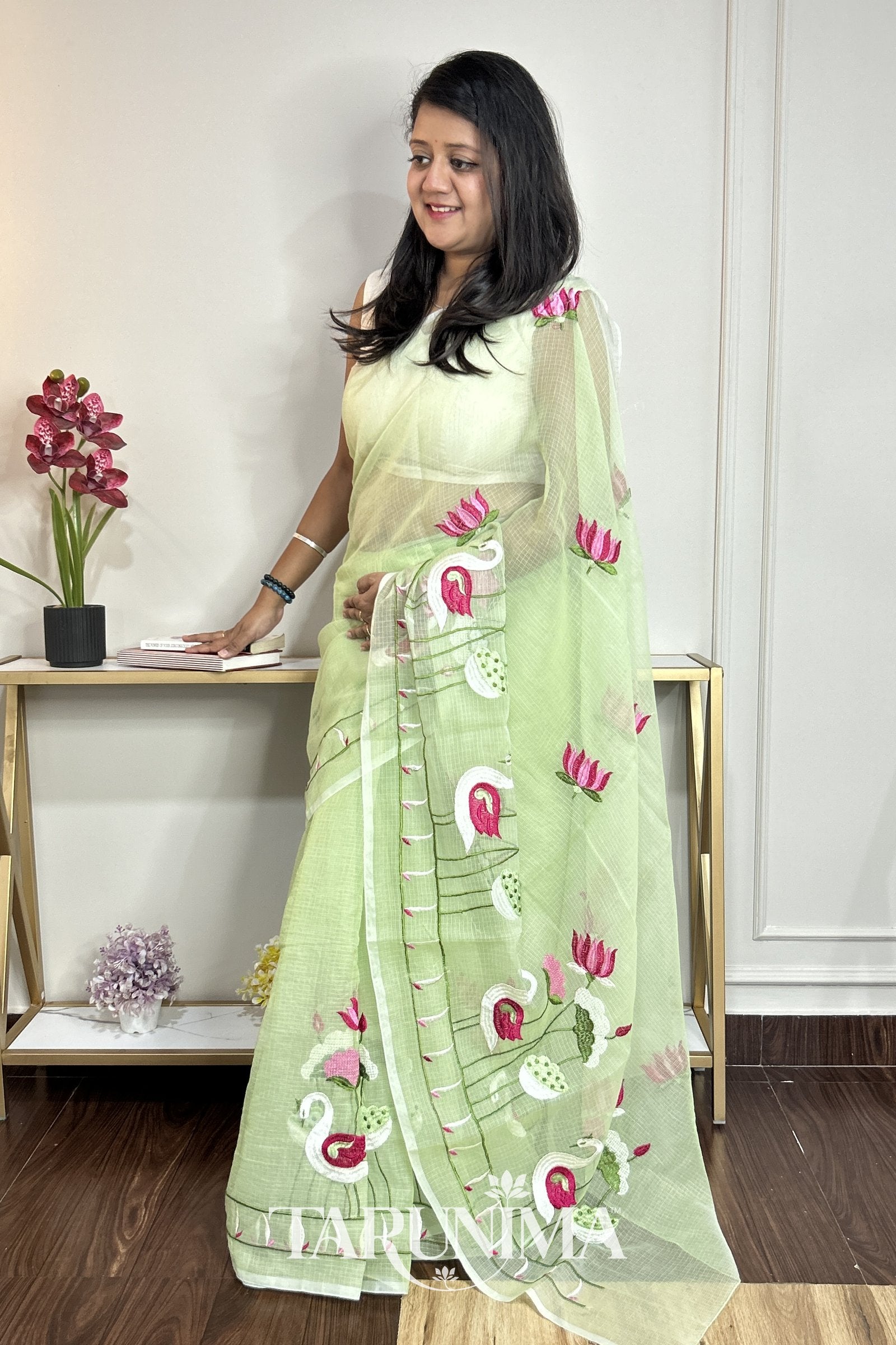 Verdant Swan - lotus motif