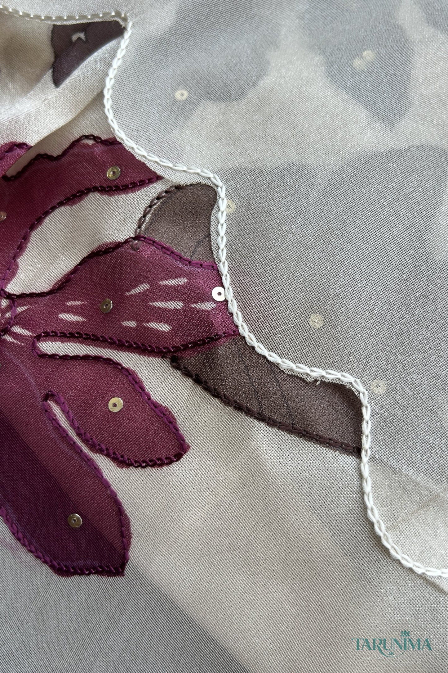 Aparajita scalloped picot border