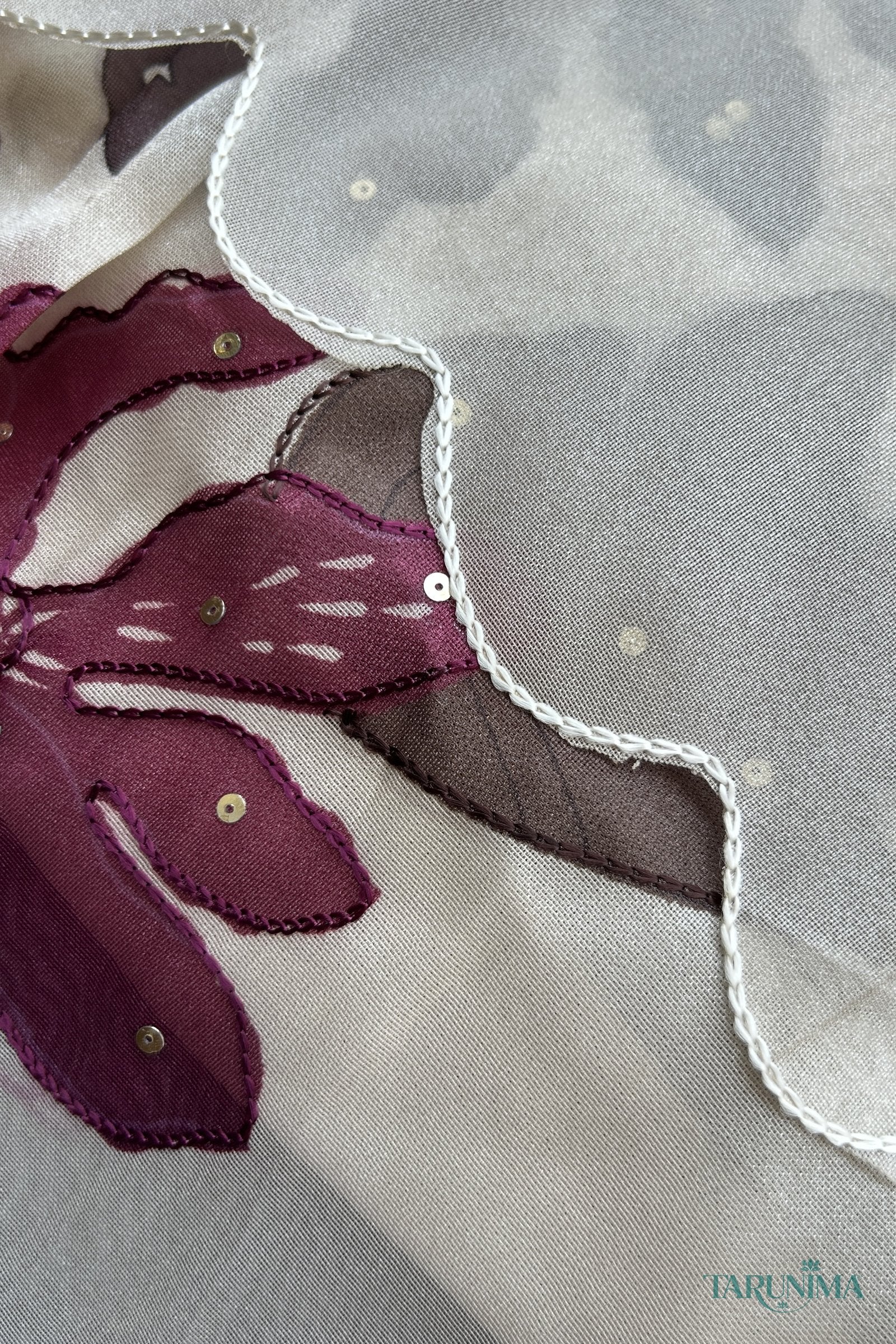 Aparajita scalloped picot border
