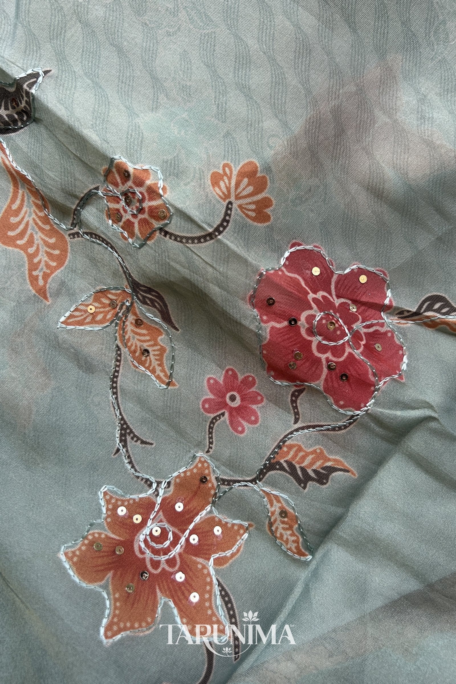 Soundarya chain stitching detail